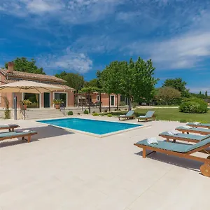 https://holiday-home-villa-bernard.in-istria.net