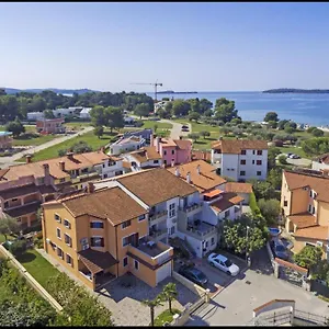 https://apartments-mirjan-2000.in-istria.net